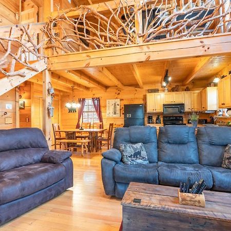 פיג'ן פורג' Moonshine Ridge Cabin With Hot Tub And Fire Pit מראה חיצוני תמונה