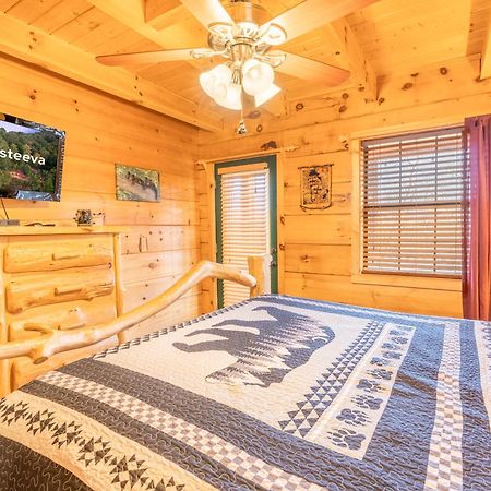 פיג'ן פורג' Moonshine Ridge Cabin With Hot Tub And Fire Pit מראה חיצוני תמונה