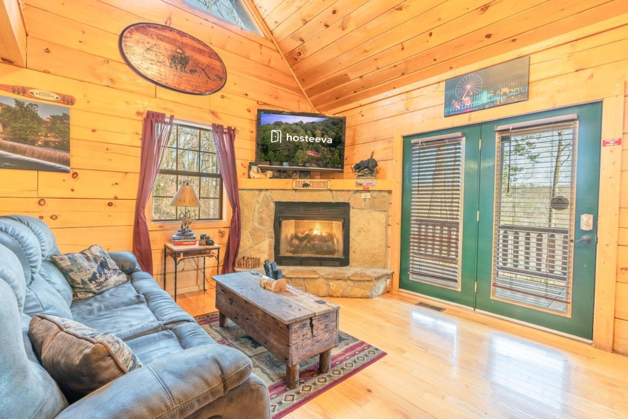 פיג'ן פורג' Moonshine Ridge Cabin With Hot Tub And Fire Pit מראה חיצוני תמונה