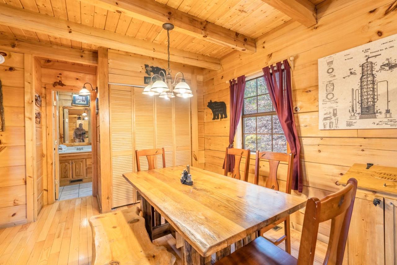 פיג'ן פורג' Moonshine Ridge Cabin With Hot Tub And Fire Pit מראה חיצוני תמונה