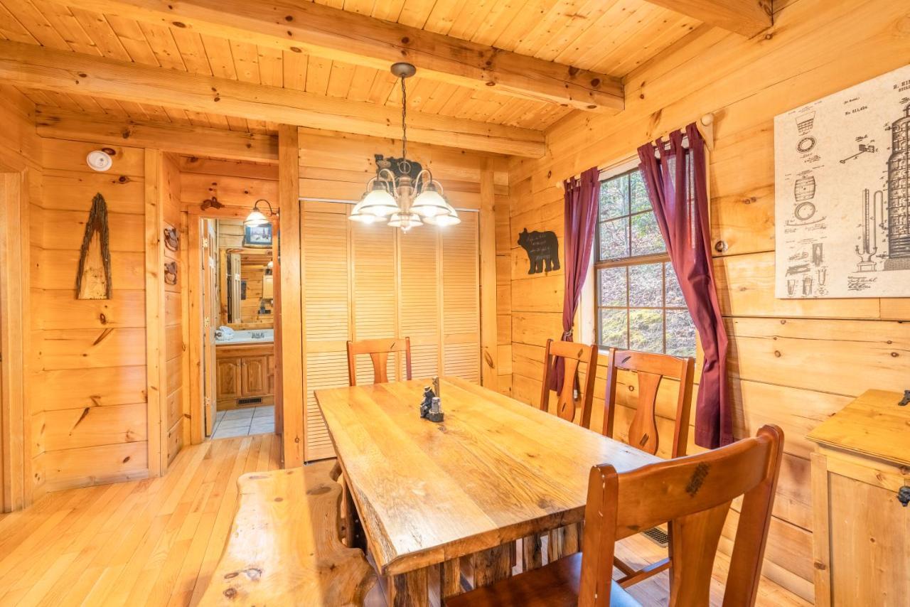 פיג'ן פורג' Moonshine Ridge Cabin With Hot Tub And Fire Pit מראה חיצוני תמונה