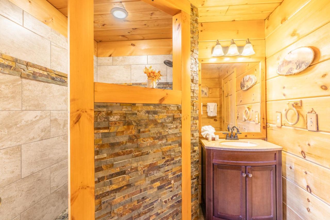 פיג'ן פורג' Moonshine Ridge Cabin With Hot Tub And Fire Pit מראה חיצוני תמונה